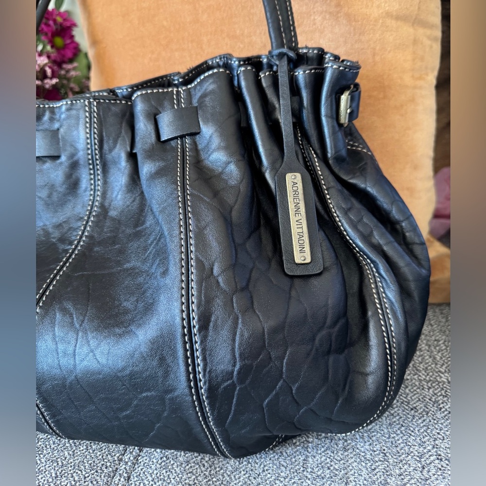 Adrienne Vittadini Gorgeous Black Leather Shoulder Bag - Picture 2 of 12